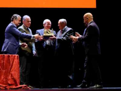 Manuel García recoge "El Llamador Memorial Luis Baquero" de Canal Sur Radio en Sevilla