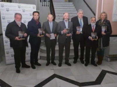  Paco Correal presenta con éxito y lleno su libro 'Cómo sigue llorando Sevilla...'. En el Ateneo de Sevilla .Video 