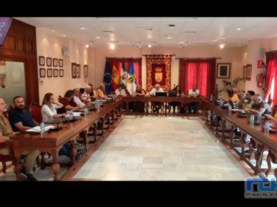 La Corporación Municipal aprueba unánimemente en un pleno extraordinario y urgente rechazar toda violencia o discriminación hacia la población LGBTIQ+