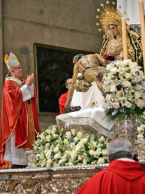 "Gloriosa Coronación de la Virgen de la Piedad del Baratillo en Sevilla" 
