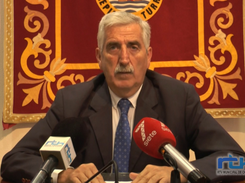 El presidente de la Junta de Andalucía, José Antonio Griñán, durante una conferencia de prensa en el Palacio de la Aduana.