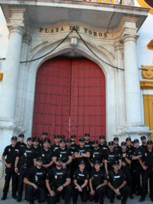 La Plaza de Toros de la Maestranza acoge una exhibición policial en honor a los Santos Ángeles Custodios.
