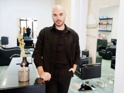 Manu Aroa inaugura su propio estudio de peluquería en Sevilla