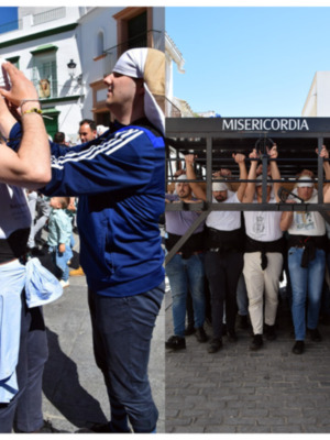  Los costaleros de la Soledad de Alcalá del Río realizan su ensayo general de Cuaresma