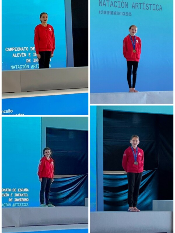 Una niña en una plataforma de natación, con una medalla en el cuello, en un campeonato de natación artística en invierno. El texto en el fondo indica 'Campeonato de España de Natación Artística 2025'.