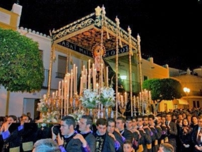 La Virgen de la Soledad protagoniza la procesión de la “bajada” en vísperas de Semana Santa en Alcalá del Río