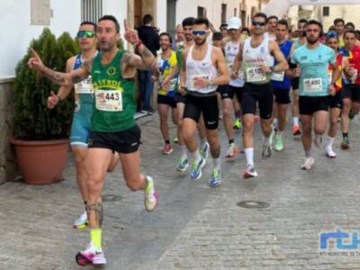 Casi medio millar participantes en la histórica Media Maratón Costa de la Luz 