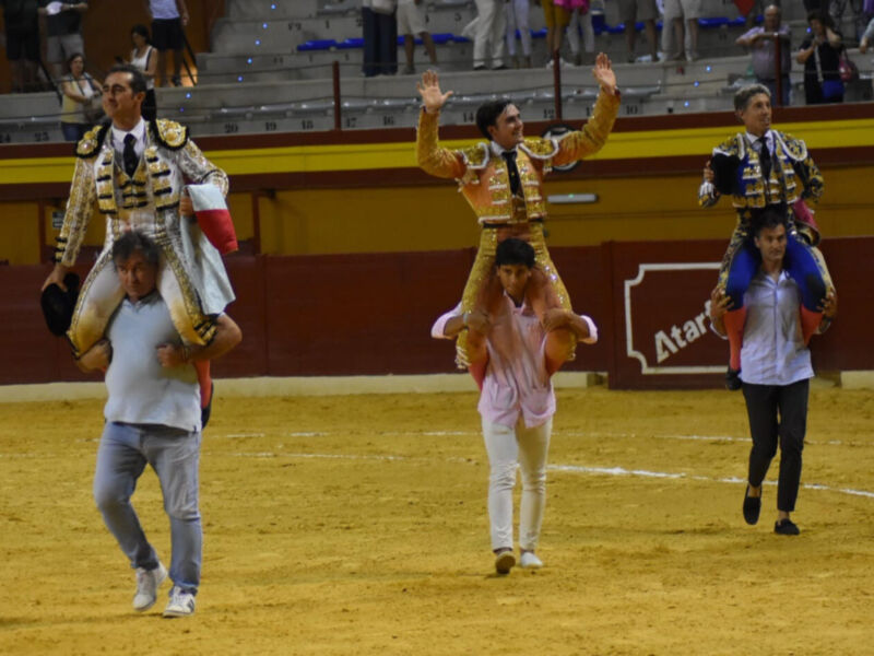 El Fandi, Escribano e Iván Rejas salen a hombros en Atarfe