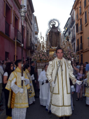  Triana se rinde ante su Virgen del Carmen,una tradición que perdura desde el siglo XVII en Sevilla 