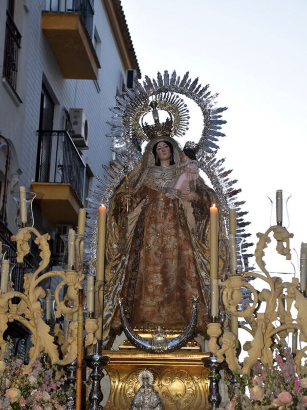Procesión de la Virgen de la Cinta en la Semana Santa de Málaga, España.