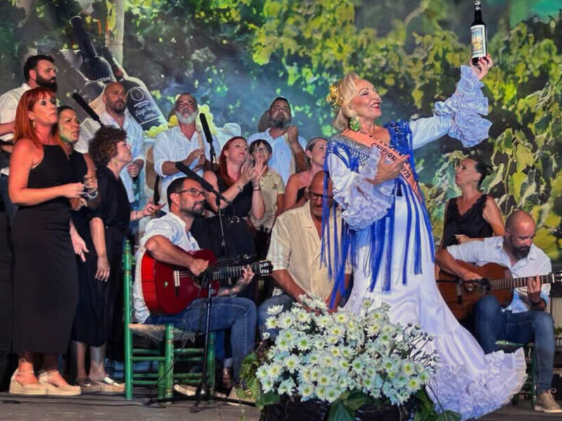 Charo Ferreira Reina del famoso vino Moscatel de Chipiona