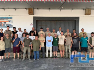 Más de una treintena de voluntarios participaron ayer en la jornada anual de anillamiento científico del vencejo moro en Chipiona
