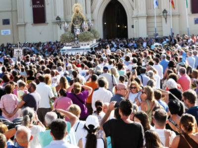 Multitudinaria procesión de la Virgen de Regla de       Chipiona.