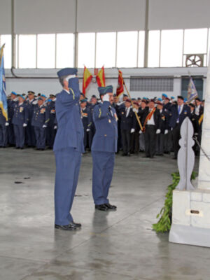  El Ejército del Aire y del Espacio renueva su compromiso ante la enseña nacional en la festividad de la Virgen de Loreto en Sevilla