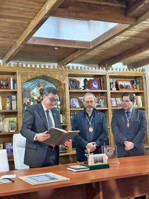 El Ateneo Social y Castrense de Sevilla refuerza lazos históricos con la Real Asociación de Caballeros de Guadalupe