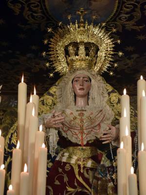 Alcalá del Río exalta su legado cofrade en la estación de penitencia del Dulce Nombre de Jesús 