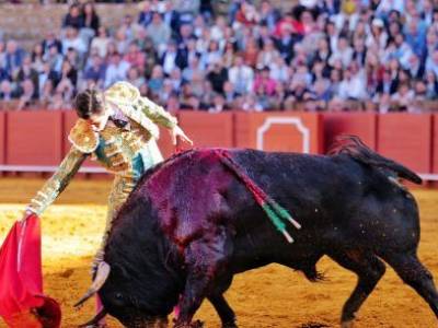 Serna pasea la única oreja en la tercera de abono de Sevilla