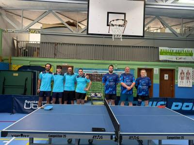 Las victorias de los equipos del CD El Puerto Tenis de Mesa los sitúan en lo más alto de tabla.