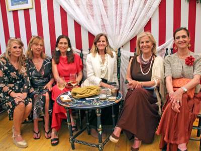 Sevilla honra trayectorias ejemplares en la tradicional entrega de distinciones de la caseta “La Flamenca” 