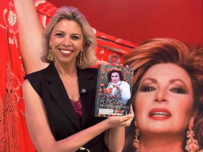 Chipiona se prepara para el 20 aniversario de la muerte de Rocio Jurado y se reedita el libro “20 años contigo” de Marina Bernal    