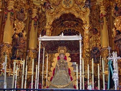 El Rocío renueva su fe multitudinaria procesión de la Virgen en una madrugada de fervor y tradición