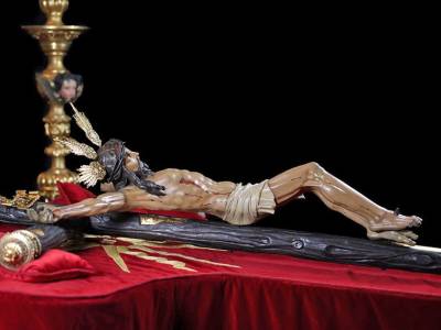 Alcalá del Río honra al Cristo de la Vera-Cruz y a la Virgen de las Angustias en sus tradicionales cultos de veneración 