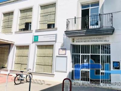 Últimos días del periodo de matriculación en el Centro de Educación Permanente de Adultos de Chipiona