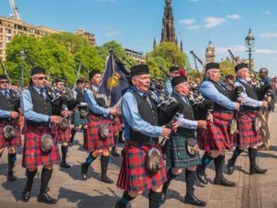 Edimburgo rinde homenaje a sus Fuerzas Armadas en una multitudinaria jornada de reconocimiento ciudadano 