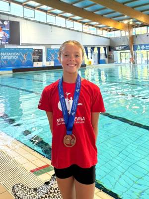El Club Natación Sincro Sevilla suma y sigue en los Campeonatos de España 