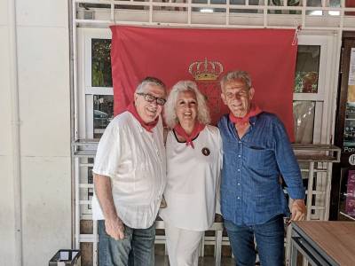 El Hogar Navarro de Sevilla inaugura los Sanfermines con el tradicional chupinazo en el barrio de Nervión