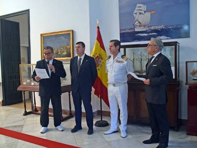 El Ateneo Social y Castrense distingue al Comandante Naval de Sevilla con su máxima distinción honorífica 