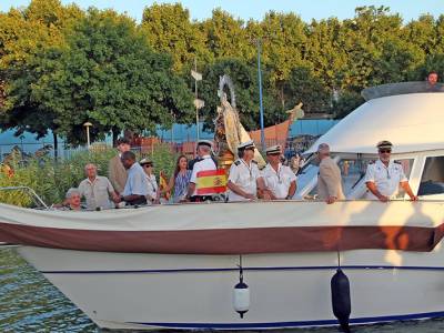 La Virgen del Carmen de Calatrava renueva su histórica procesión fluvial por el Guadalquivir en una emotiva jornada de fe y tradición