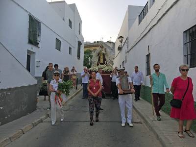  Gelves conmemora la tradición marinera de la Virgen del Carmen con su solemne procesión terrestre y fluvial