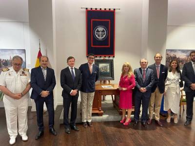 El Museo Naval de Ferrol acoge «Imágenes de la historia», una exposición de Augusto Ferrer-Dalmau que recorre trece siglos de memoria militar española