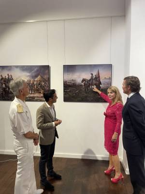 El Museo Naval de Ferrol acoge «Imágenes de la historia», una exposición de Augusto Ferrer-Dalmau que recorre trece siglos de memoria militar española