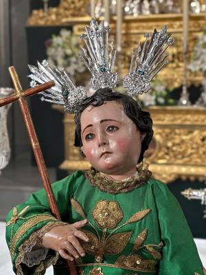 La Hermandad  de la Vera-cruz de Alcalá del  Río,acomete la conservación y restauración del Niño Jesús y Santa María Magdalena y confía la intervención a Manuel Mazuecos García