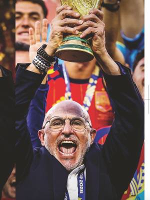 LUIS DE LA FUENTE, EL ARQUITECTO SILENCIOSO: EL PRIMER LIBRO SOBRE EL SELECCIONADOR TRAS CONQUISTAR EL MUNDIAL DE 2026