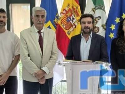 El Alcalde y los delegados de Deportes y Cultura entregan a Millán Alegre en su primera visita institucional un dossier con una batería de proyectos