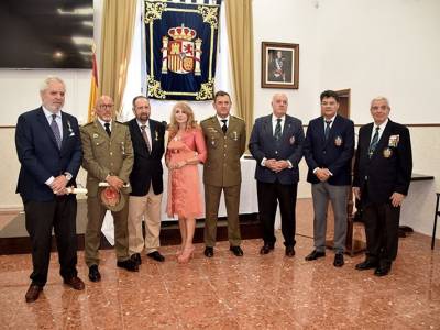 ACIME distingue en Sevilla a María Fidalgo Casares con la Cruz al Mérito por su trayectoria de divulgación histórica y compromiso con la cultura militar