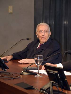 El «Aldabón de Sevilla» distingue al Dr. José Andrés Moreno Nogueira por su trayectoria en la Oncología Médica 