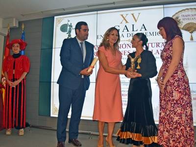 La XV Gala de Tradiciones Sevillanas reconoce a quienes mantienen vivo el patrimonio cultural y sentimental de la ciudad