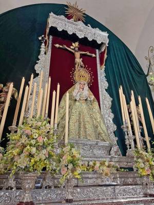 La Capilla de San Gregorio acoge los solemnes cultos de acción de gracias en honor de la Madre de Dios y Reina de Alcalá del Río, en una efeméride que aúna historia, patrimonio artístico y devoción mariana.