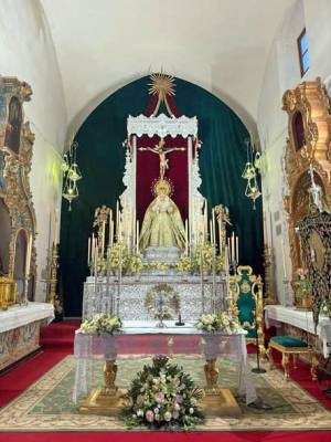 La Capilla de San Gregorio acoge los solemnes cultos de acción de gracias en honor de la Madre de Dios y Reina de Alcalá del Río, en una efeméride que aúna historia, patrimonio artístico y devoción mariana.
