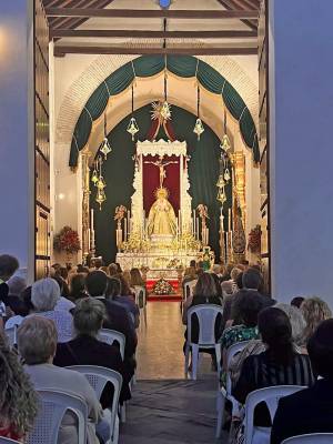 La Capilla de San Gregorio acoge los solemnes cultos de acción de gracias en honor de la Madre de Dios y Reina de Alcalá del Río, en una efeméride que aúna historia, patrimonio artístico y devoción mariana.