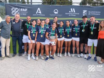 La selección de Jaén, campeona de Andalucía de menores femenina de 1.ª categoría.