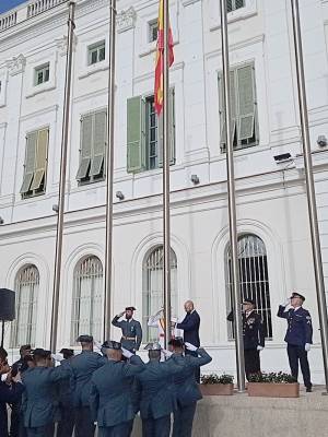 El Puerto de Santa María conmemora la Fiesta Nacional con un solemne homenaje a la bandera y a los caídos por España