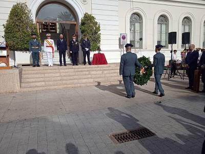 El Puerto de Santa María conmemora la Fiesta Nacional con un solemne homenaje a la bandera y a los caídos por España