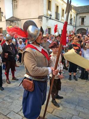  El Tercio de Olivares rinde homenaje a la Hispanidad con su IV desfile por el centro histórico de Sevilla