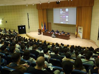 Estudiantes en la apertura de las IX Jornadas «Profesiones con Futuro» de la Escuela Politécnica Superior de la UPO.