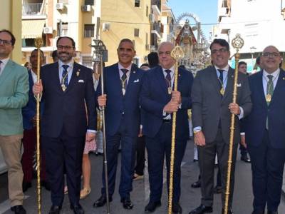Sevilla acompaña a la Virgen de la Sierra en su tradicional salida procesional